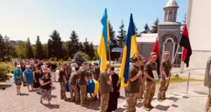 Новороздільська громада попрощалася із захисником Романом Надорожним
