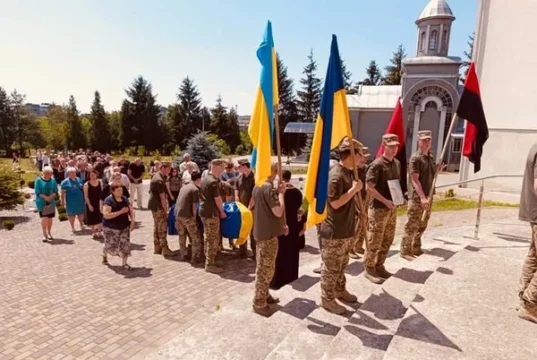 Новороздільська громада попрощалася із захисником Романом Надорожним