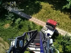 У Новояворівську рятувальники через балкон потрапили до квартири 80-річної жінки