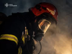 У Львові рятувальники вивели чоловіка з задимленої квартири на Науковій