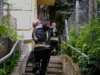 У Львові рятувальники допомогли 88-річній жінці, яка впала у квартирі