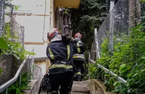 У Львові рятувальники допомогли 88-річній жінці, яка впала у квартирі