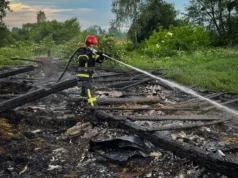 У Шептицькому районі загасили пожежу в господарській будівлі