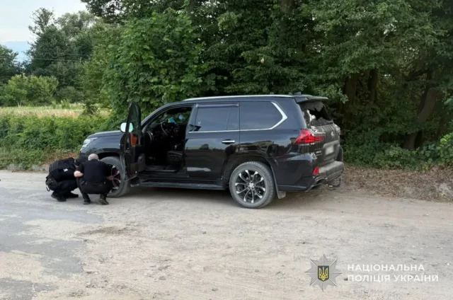 image На Яворівщині затримали чоловіка, який обстріляв автомобіль Lexus