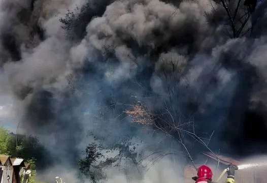 У Львові на вулиці Княгині Ольги загорілися гаражі та шини