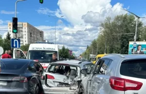 У Львові нетверезий водій спричинив масштабну ДТП на Стрийській: двоє травмованих У Львові нетверезий водій спричинив масштабну ДТП на Стрийській: двоє травмованих