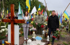 На Львівщині вшанували полеглих Героїв з Херсонщини та відзначили річницю центру підтримки ВПО