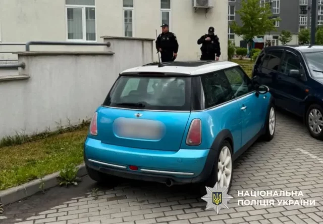 image У Львові в автомобілі знайшли мертвого чоловіка з вогнепальним пораненням