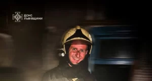 У селі Лісове на Золочівщині рятувальники загасили пожежу та врятували двох кошенят