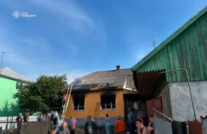 У Дулібах сусіди допомогли стримати пожежу в житловому будинку У Дулібах сусіди допомогли стримати пожежу в житловому будинку