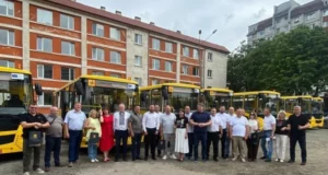 Громади Львівщини отримали ще девʼять інклюзивних шкільних автобусів