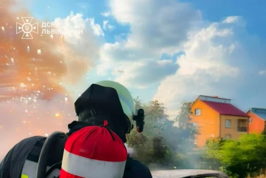 У селі Кульчиці на Самбірщині вогонь знищив легковий автомобіль