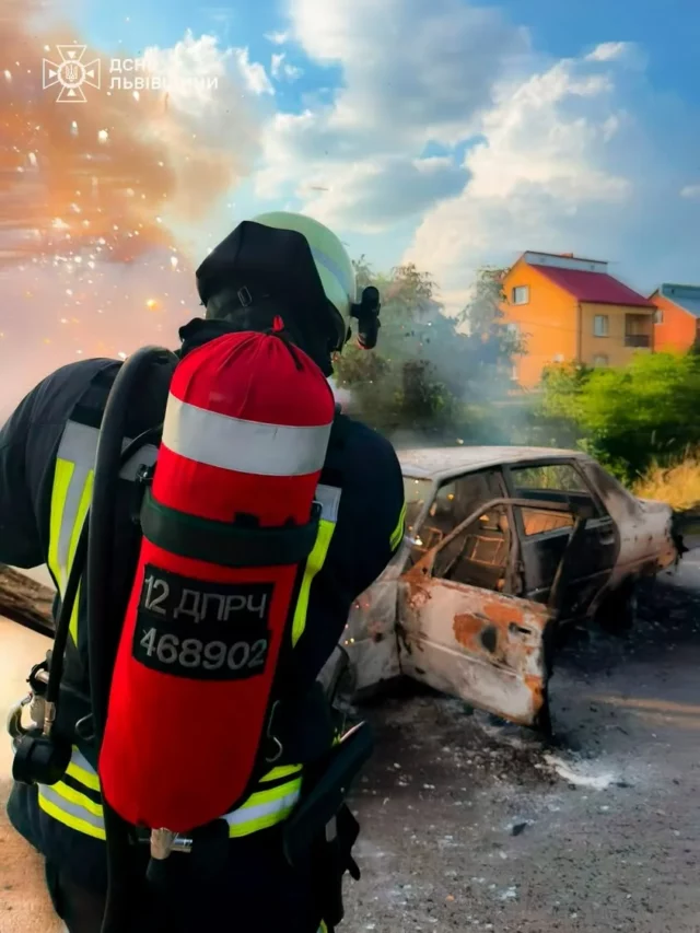 image У селі Кульчиці на Самбірщині вогонь знищив легковий автомобіль