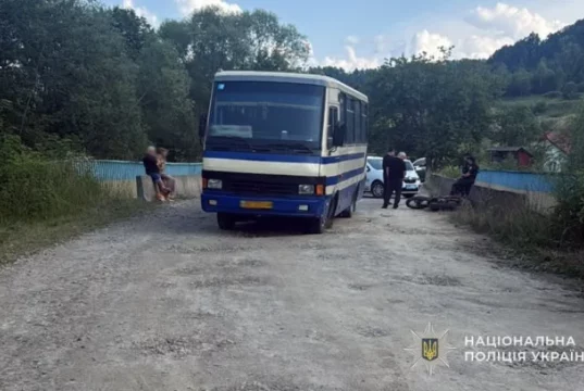 У селі Дрогобицького району мотоцикліст травмувався внаслідок зіткнення з автобусом
