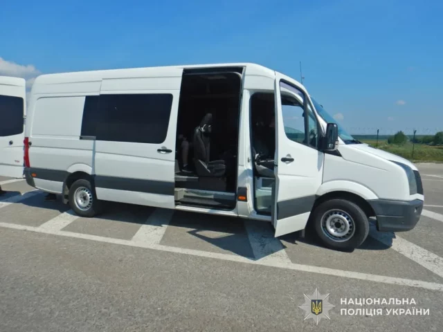image На Львівщині затримали перевізника, який сховав військовозобов’язаного у мікроавтобусі