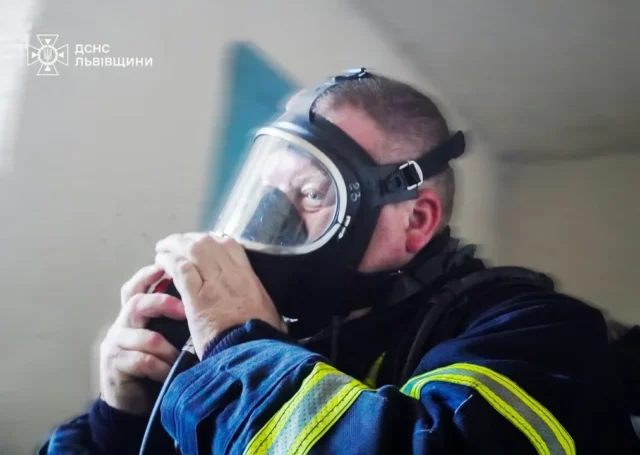 image У Моршині під час пожежі в квартирі рятувальники врятували жінку