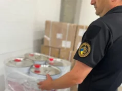Львівські митники зупинили незаконний імпорт прекурсорів під виглядом розчинника