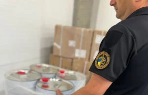 Львівські митники зупинили незаконний імпорт прекурсорів під виглядом розчинника