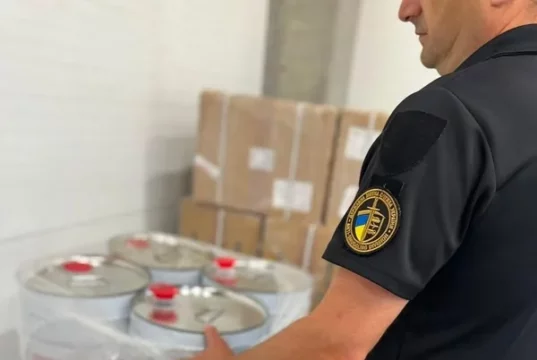 Львівські митники зупинили незаконний імпорт прекурсорів під виглядом розчинника