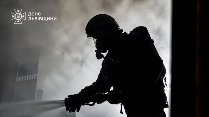 У Новояворівську ліквідували пожежу на балконі дев’ятиповерхівки