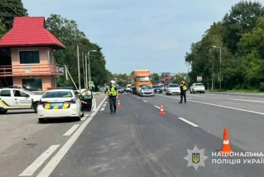 Поблизу Львова на трасі Львів–Шегині травмувався водій Skoda Fabia