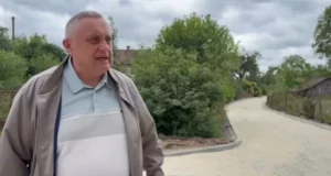 У Хоросно завершили облаштування дороги до батьківської хати Героя України Олега Хомицького