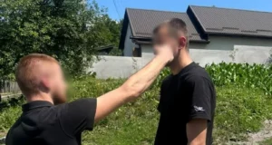 На Золочівщині 62-річного чоловіка підозрюють у тяжкому побитті 19-річного односельця