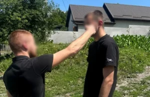 (Українська) На Золочівщині 62-річного чоловіка підозрюють у тяжкому побитті 19-річного односельця На Золочівщині 62-річного чоловіка підозрюють у тяжкому побитті 19-річного односельця