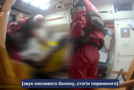 У Львові патрульні надали домедичну допомогу чоловікові з ножовим пораненням