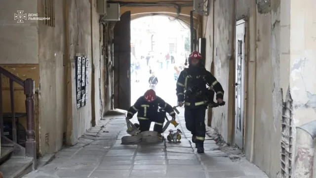 У центрі Львова загасили пожежу в підвалі житлового будинку