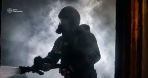 У Золочеві під час пожежі в багатоповерхівці врятували жінку