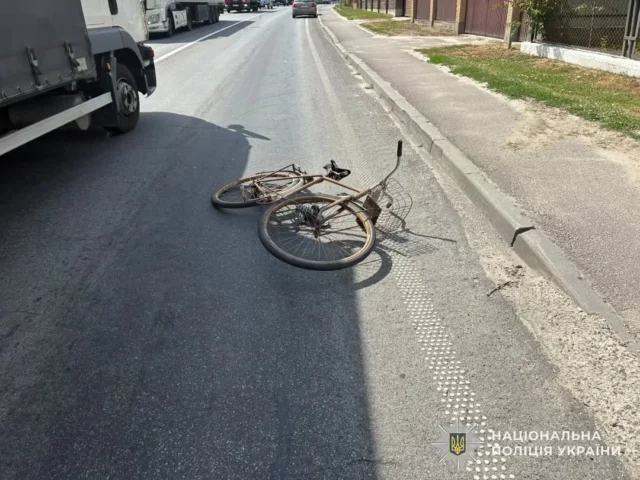 image У селі Запитів на трасі Київ–Чоп травмували велосипедиста