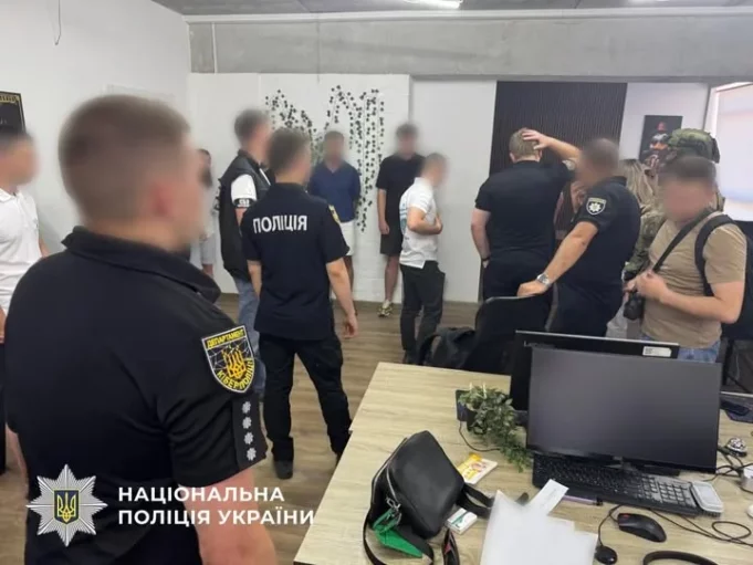 На Львівщині викрили шахрайський call-центр із збитками понад 2,7 млн грн