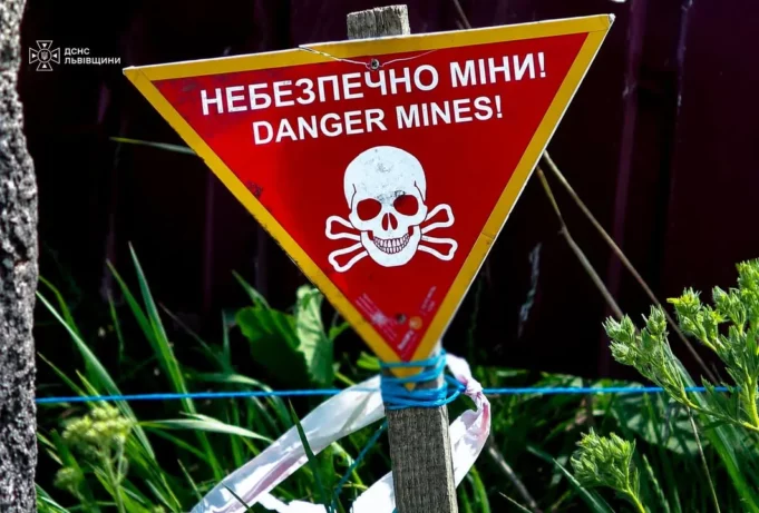 На Львівщині піротехніки ДСНС знищили два артснаряди часів Другої світової війни