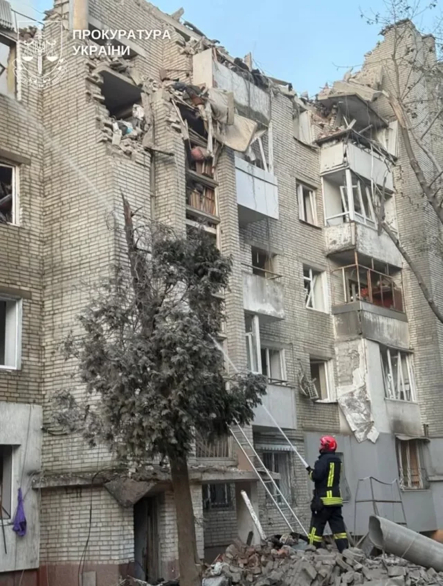 Нічна ракетна атака на Львів: удар по житловому будинку в Залізничному районі
