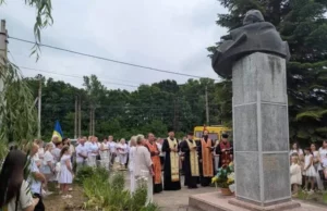 На Яворівщині відзначили 120-річчя Петра Андрусіва та відкрили мистецький простір для школярів На Яворівщині відзначили 120-річчя Петра Андрусіва та відкрили мистецький простір для школярів