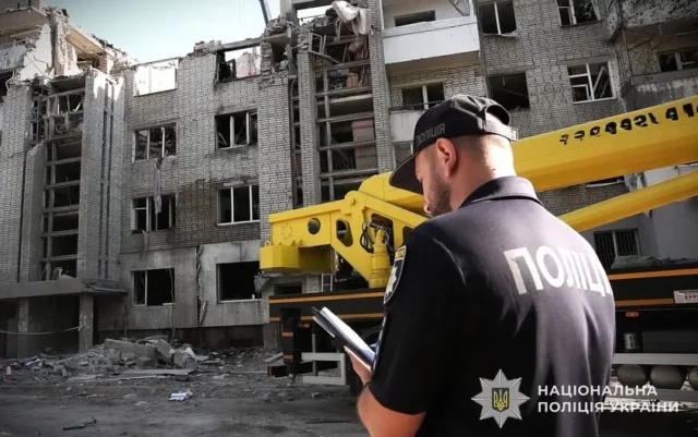 image У Львові поліція продовжує роботу на місцях ракетних ударів