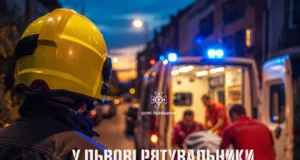 У Львові рятувальники через балкон потрапили до квартири та допомогли травмованій 84-річній жінці