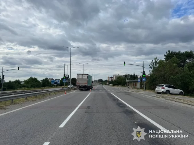 У Солонці вантажівка травмувала 5-річну дитину, поліція розслідує ДТП