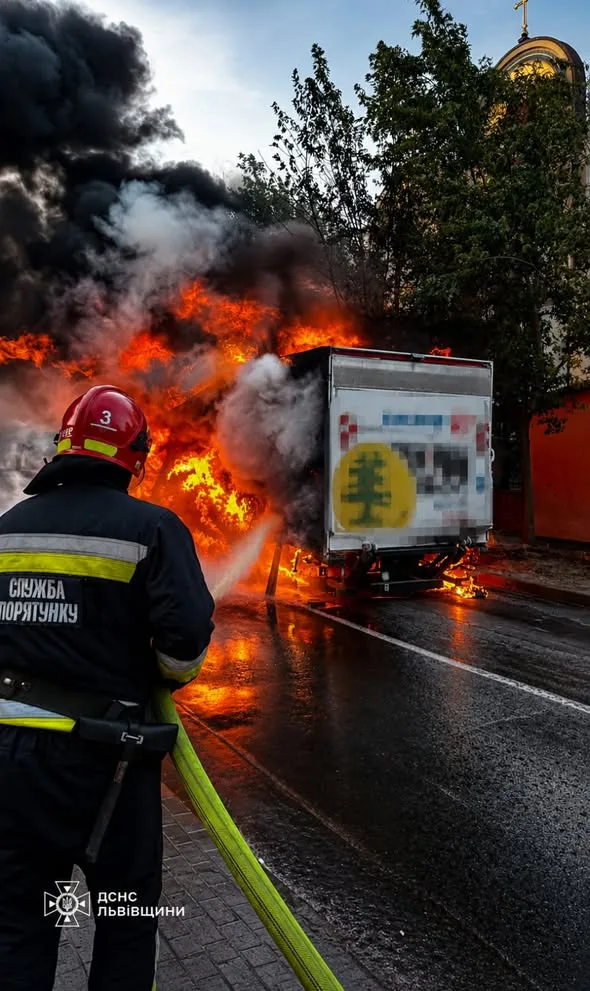 У Львові під час руху загорілася вантажівка MAN на Новознесенській