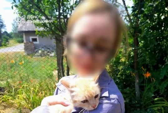 На Золочівщині рятувальники дістали кота з 10-метрової криниці