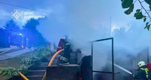 У Миколаєві Стрийського району загорівся гараж, рятувальники швидко ліквідували пожежу