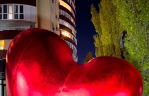(Українська) Надувна фотозона для заходів просто неба: як врахувати вітер, покриття та потік відвідувачів