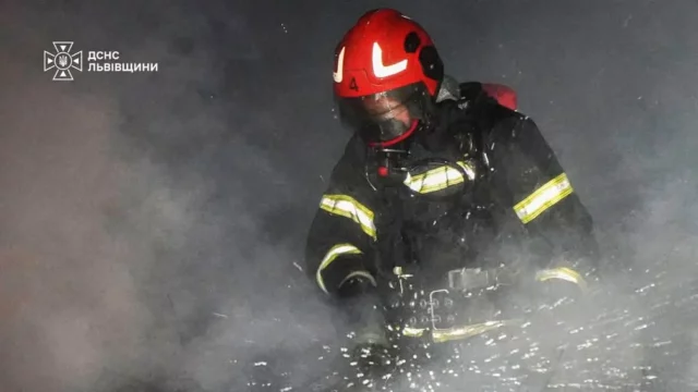 image У Львові загорілася квартира в дев’ятиповерхівці на вулиці Науковій