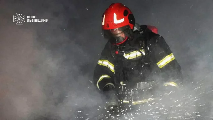 У Львові загорілася квартира в дев’ятиповерхівці на вулиці Науковій