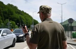 (Українська) Черги на кордоні: перевантажені пункти пропуску «Грушів» та «Краківець» Черги на кордоні: перевантажені пункти пропуску «Грушів» та «Краківець»