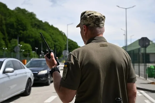 Черги на кордоні: перевантажені пункти пропуску «Грушів» та «Краківець»