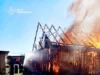 У Великих Мостах вогнеборці врятували житловий будинок і вулики від пожежі