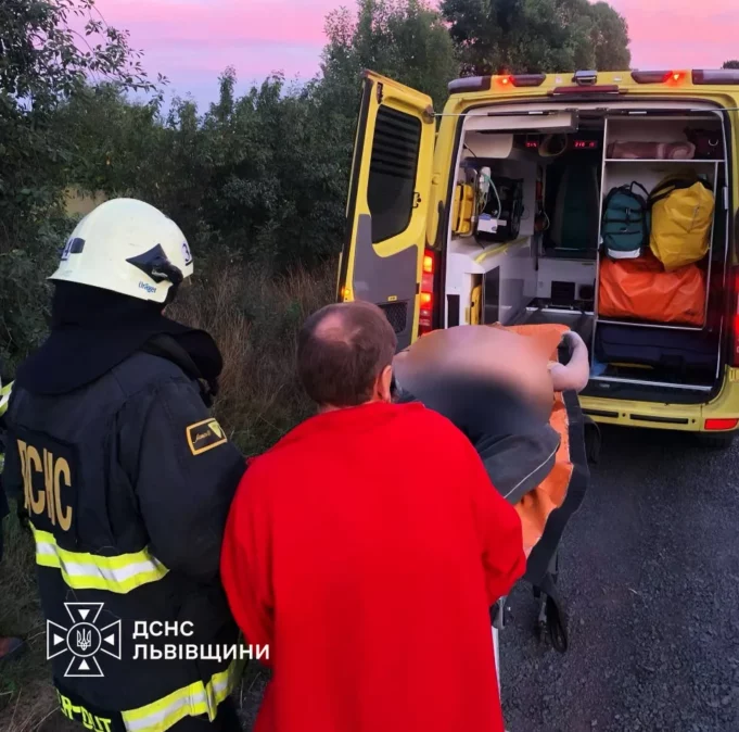 У селі Сілець рятувальники допомогли медикам дістатися до 69-річного чоловіка