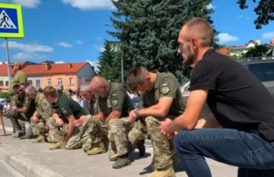(Українська) Городоцька громада попрощалася із захисником Романом Гуком із Добрянів Городоцька громада попрощалася із захисником Романом Гуком із Добрянів